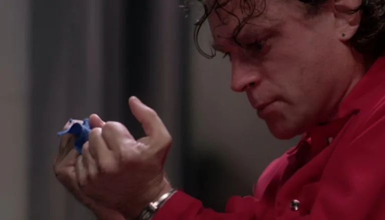 Момент из 13 серии 1 сезона