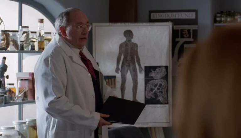 Момент из 15 серии 1 сезона