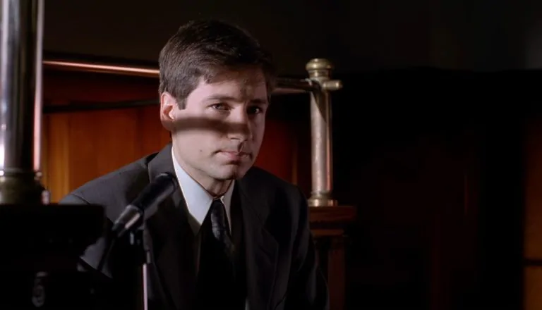 Момент из 16 серии 1 сезона