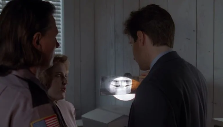 Момент из 19 серии 1 сезона