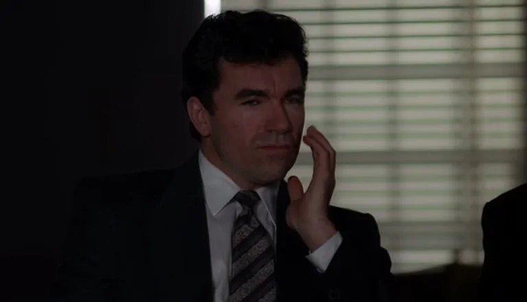 Момент из 21 серии 1 сезона