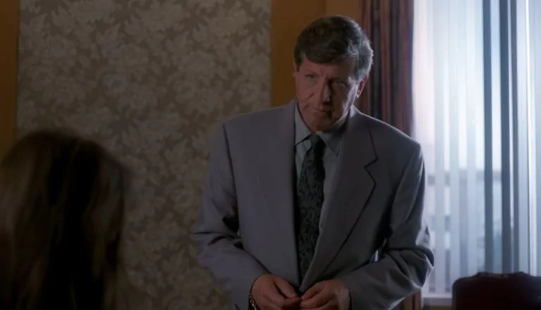 Момент из 6 серии 1 сезона