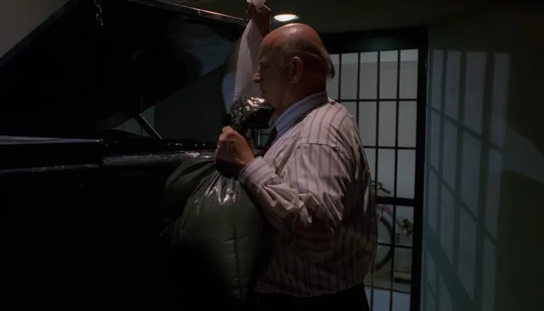 Момент из 4 серии 3 сезона