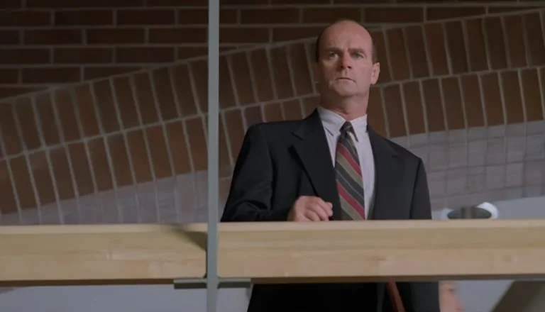 Момент из 1 серии 5 сезона