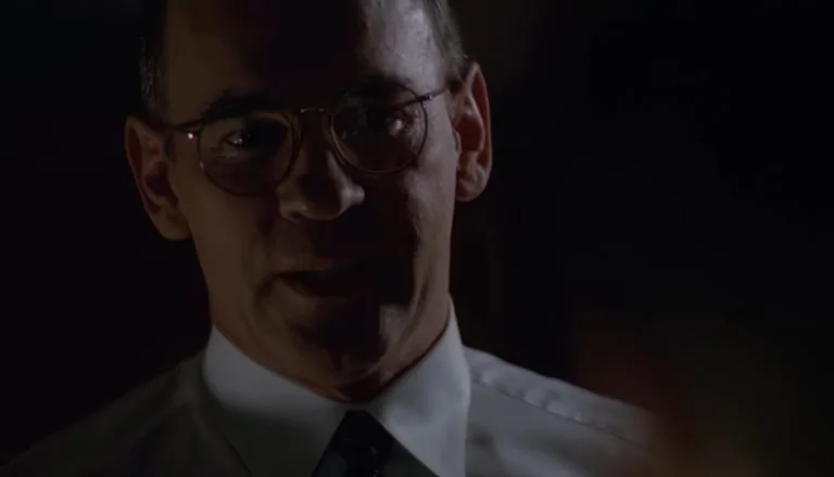 Момент из 1 серии 6 сезона