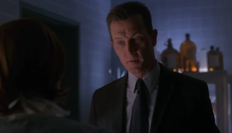 Момент из 10 серии 8 сезона