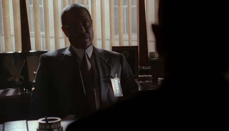 Момент из 16 серии 8 сезона