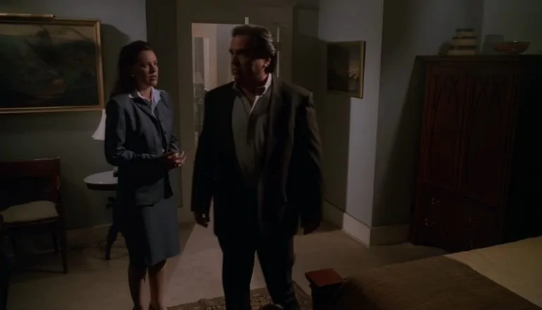 Момент из 12 серии 9 сезона